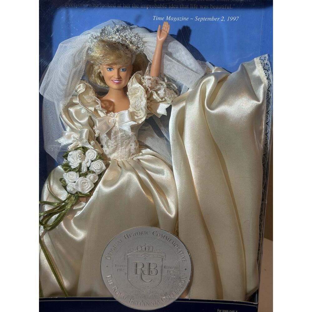 Royal Britannia Diana Princess of Wales Royal Remembrance Doll 12in